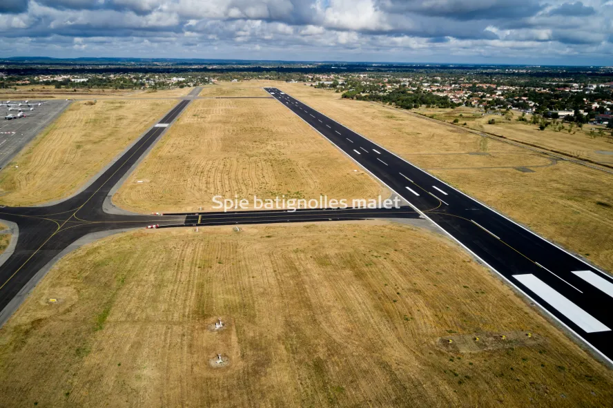 Photo SPIE BATIGNOLLES / MALET - Piste et tarmac